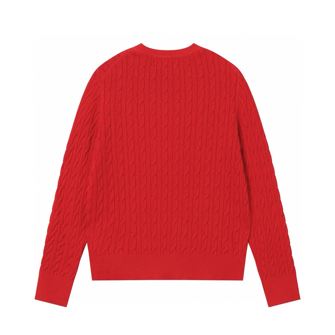 P186 Style No.: 601 -Ralph Lauren RL classic war horse logo embroidered pullover long-sleeved sweater on the chest -The item is made of custom-dyed and custom-spun yarn, purchased from the original version. A full set of customized accessories. Details determine success or failure. Heavy new autumn and winter product. High weight. Soft and delicate. The upper body effect is very nice. Loose fit. Women's model. -Color: white, gray, navy blue, red, khaki, blue, pink. -Sizes: S / M/ Ｌ S size 80-100 jins, M size 100-120 jins, Large size 120-135 jins
